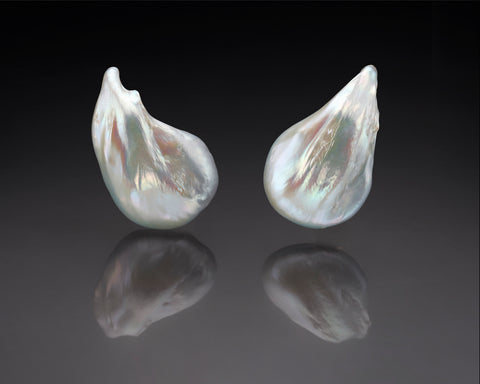 Handmade 18K gold clip earrings set with two Soufflé pearls, 40 x 25 mm each
