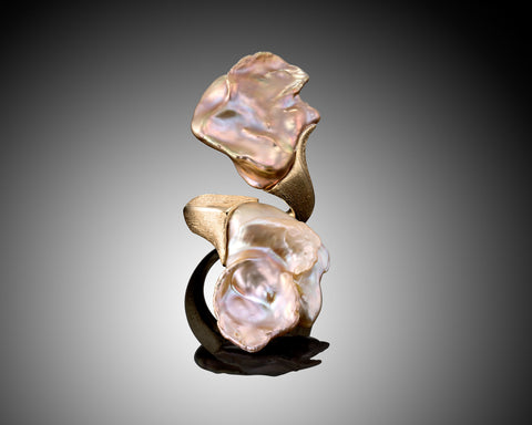 Handmade 18K gold open ring set with two Keshi baroque pearls in purple and pink