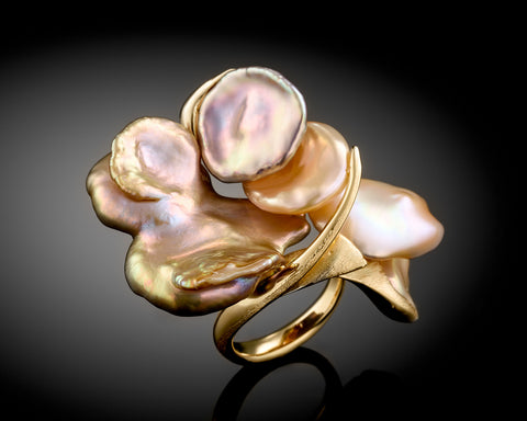 Handmade 18K gold ring set with five multicolour Keshi baroque pearls in a descending fan