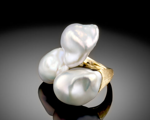 Pebbles Ring – 18K Gold Oversized Cocktail Ring with Keshi Baroque Pearls