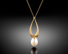 Load image into Gallery viewer, &quot;Rise&quot;- Versatile Pearl Necklace.
