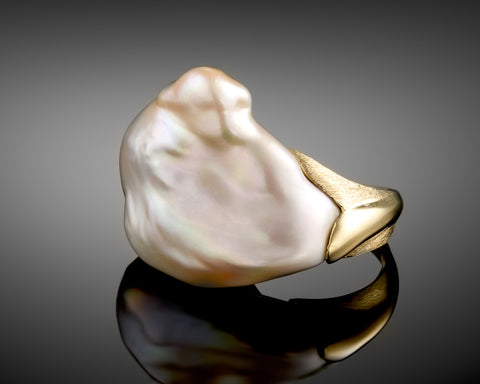 Handmade 18K gold ring set with a 27 x 34 mm pink Keshi baroque pearl