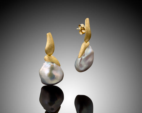 Handmade 18K yellow gold drop earrings with removable white Keshi baroque pearls