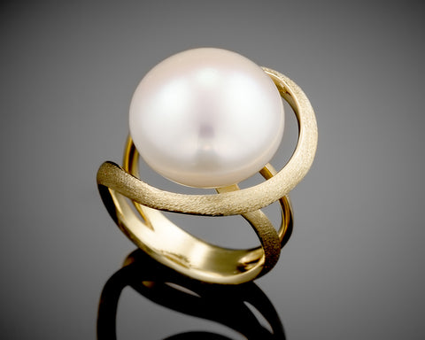 Handmade 18K yellow gold ring with a 16 mm white pearl floating inside an open gold circle