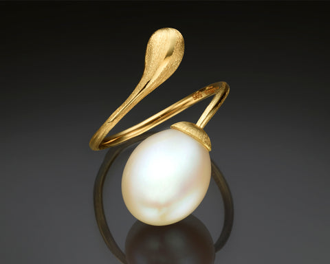 Handmade 14K yellow gold twist ring with a white freshwater drop pearl